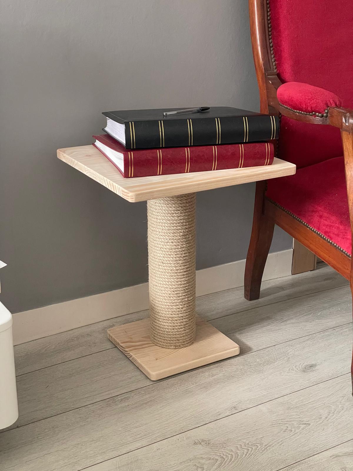 Notre table d'appoint griffoir